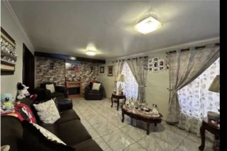 Casa, Sector Norte, 2 pisos.