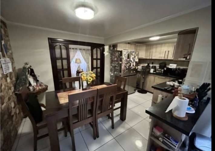 Casa, Sector Norte, 2 pisos.