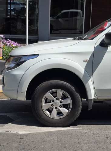 MITSUBISHI L200 2.4L  Work 4x2 