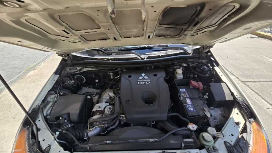 MITSUBISHI L200 2.4L  Work 4x2 