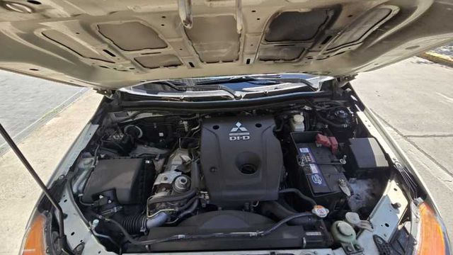 MITSUBISHI L200 2.4L  Work 4x2 