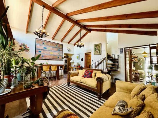 Casa estilo colonial Barrio Los Pintores, Las Cond