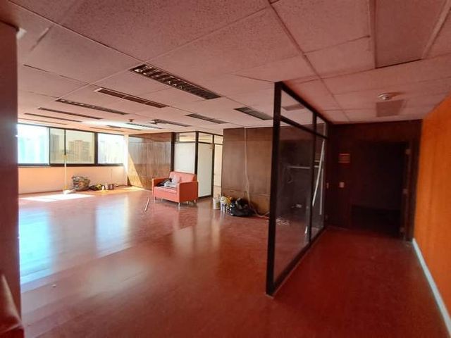 OFICINA Metro Universidad de Chile