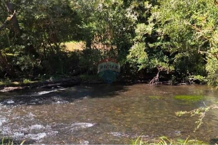 Venta parcela con acceso a rio