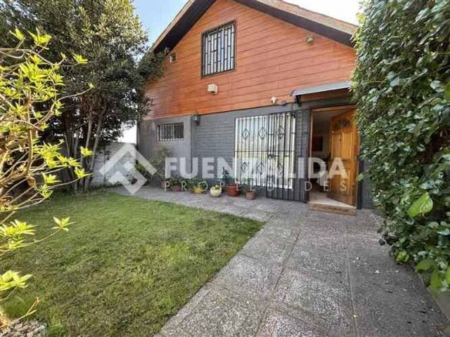 CASA Divino Maestro / Colo Colo