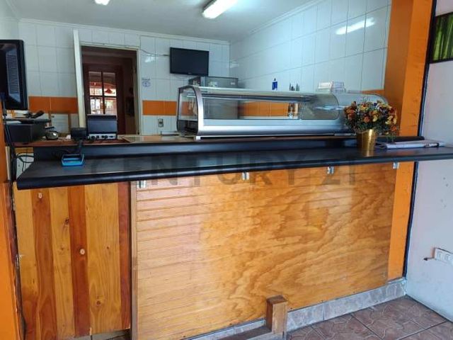 Se Vende Casa con Local Comercial, Rojas Magallanes La Florida