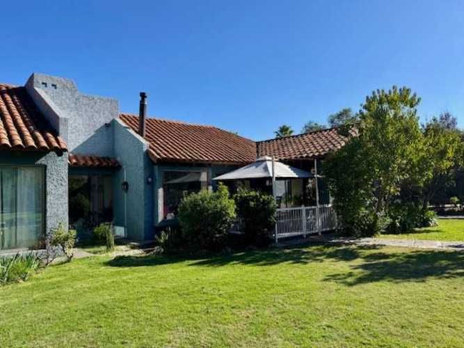 CASA CON QUINCHO Y PISCINA EN CALERA DE TANGO