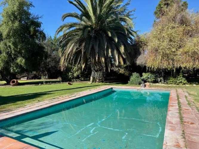 CASA CON QUINCHO Y PISCINA EN CALERA DE TANGO