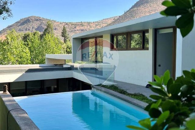 Moderna y exclusiva casa mediterránea