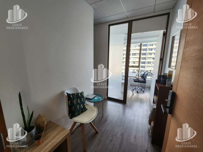 OFICINA CON ESTACIONAMIENTO EN VENTA, PLENO CENTRO DE TALCA