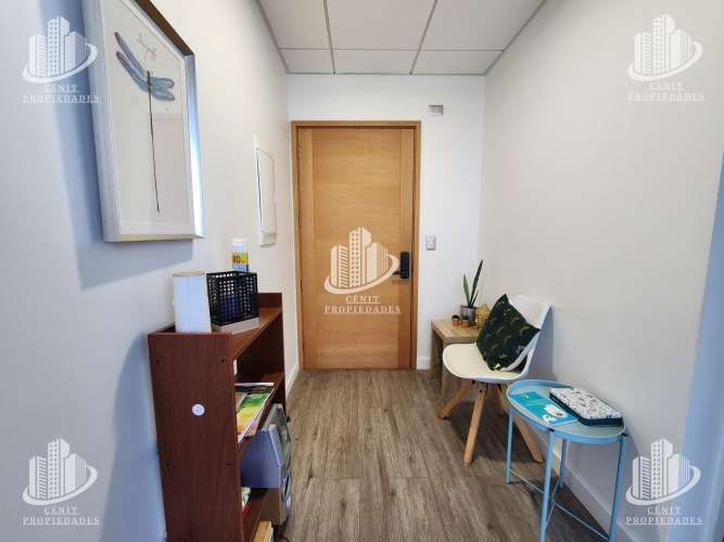 OFICINA CON ESTACIONAMIENTO EN VENTA, PLENO CENTRO DE TALCA