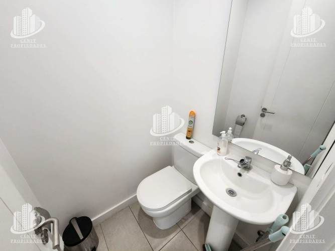 OFICINA CON ESTACIONAMIENTO EN VENTA, PLENO CENTRO DE TALCA