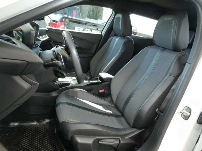 Peugeot 2008 2024 2008 Allure Pack Puretech 130 Eat8