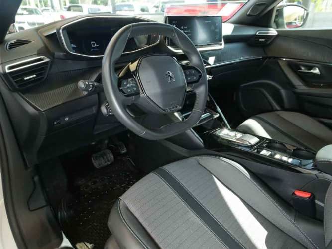 Peugeot 2008 2024 2008 Allure Pack Puretech 130 Eat8