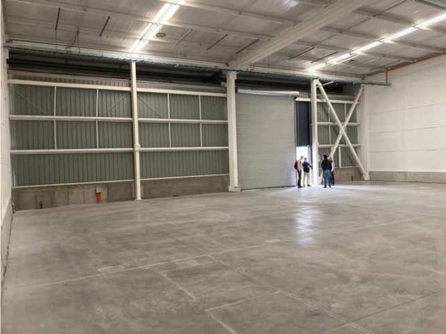 Arriendo bodega de 345 m2 en P. I., Buenaventura, Colina.