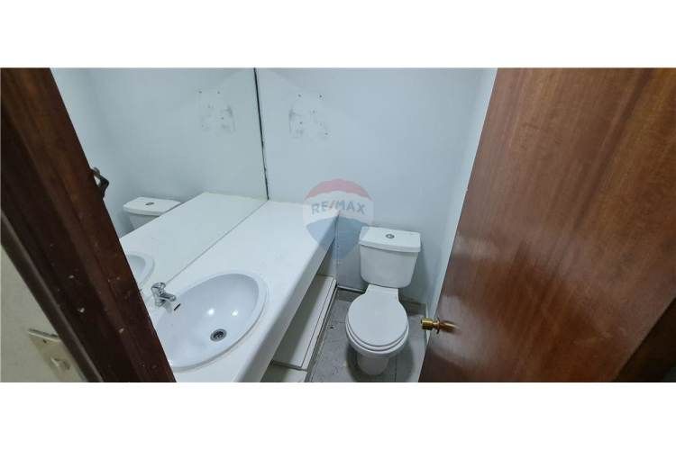 Amplia oficina planta libre, gran ubicación! metro