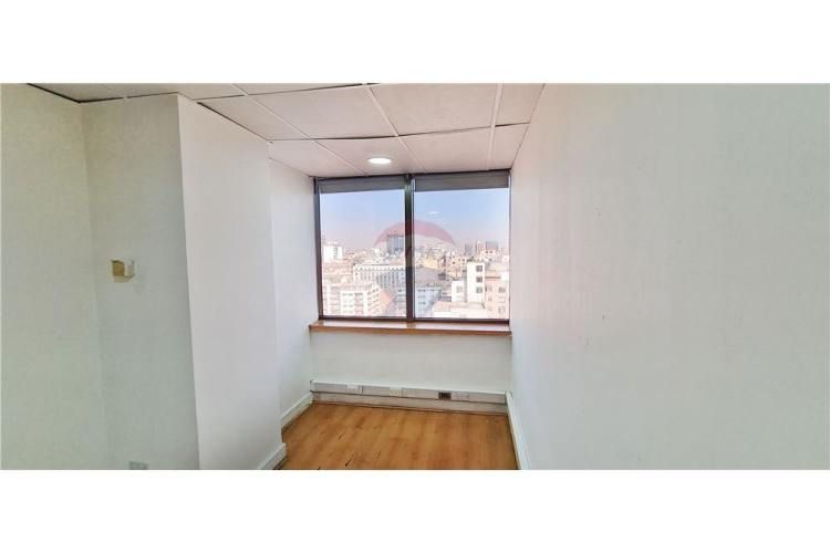 Amplia oficina planta libre, gran ubicación! metro