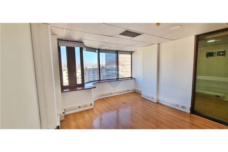 Amplia oficina planta libre, gran ubicación! metro