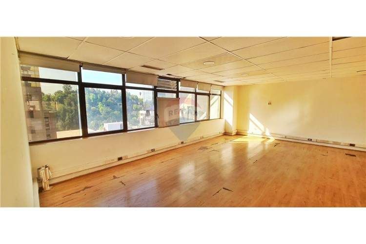 Amplia oficina planta libre, gran ubicación! metro