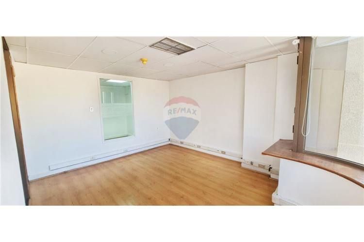 Amplia oficina planta libre, gran ubicación! metro