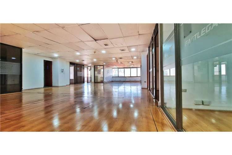 Amplia oficina planta libre, gran ubicación! metro