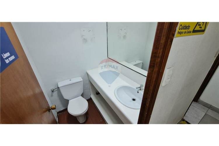 Amplia oficina planta libre, gran ubicación! metro