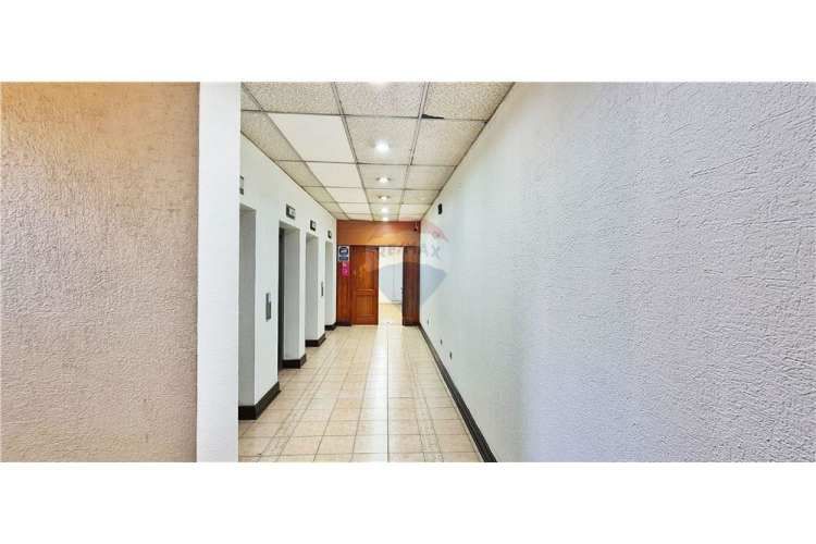 Amplia oficina planta libre, gran ubicación! metro