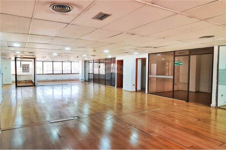 Amplia oficina planta libre, gran ubicación! metro