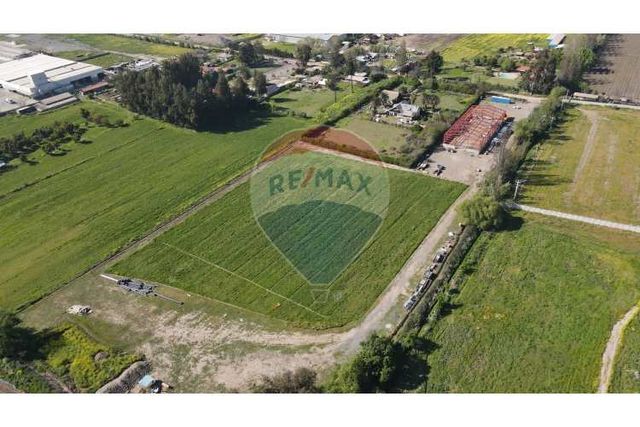 Terreno en venta con galpon– paine