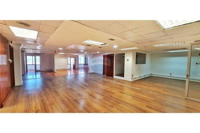 Espaciosa y luminosa oficina! mac iver / agustinas