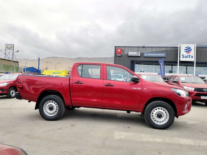 TOYOTA HILUX 2023