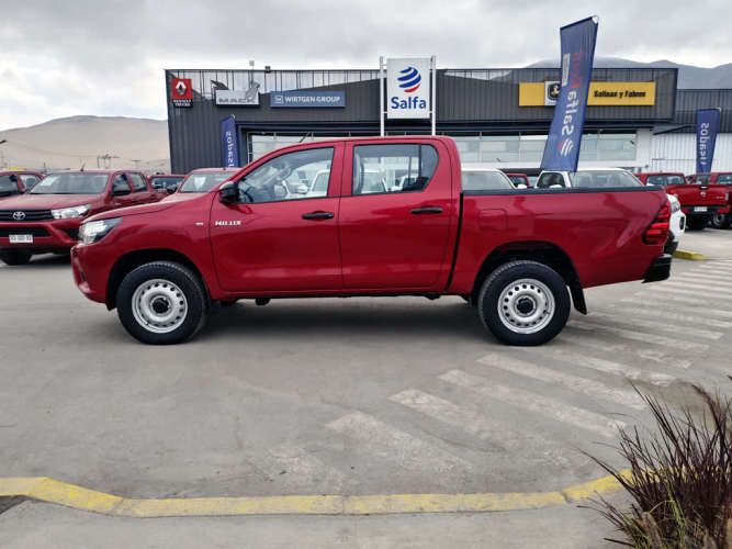 TOYOTA HILUX 2023