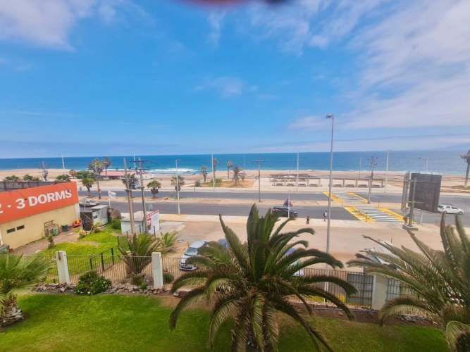 Se vende departamento “Las Antillas I”, 4D,4B,1E,1BD, frente al mar, sector sur, UF9.200