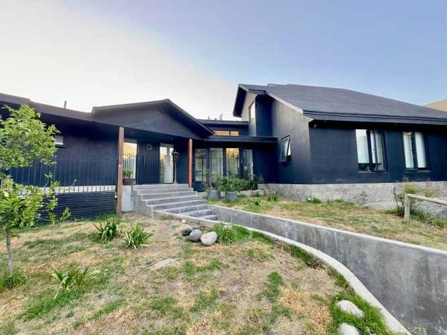 Cómoda casa recién remodelada en El Arrayán amplios dormitorios en Arriendo