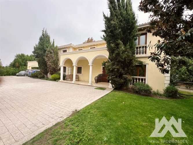 CASA Invierte en Exclusividad en Las Brisas de Chicureo 5000m2