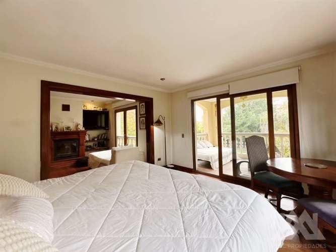 CASA Invierte en Exclusividad en Las Brisas de Chicureo 5000m2