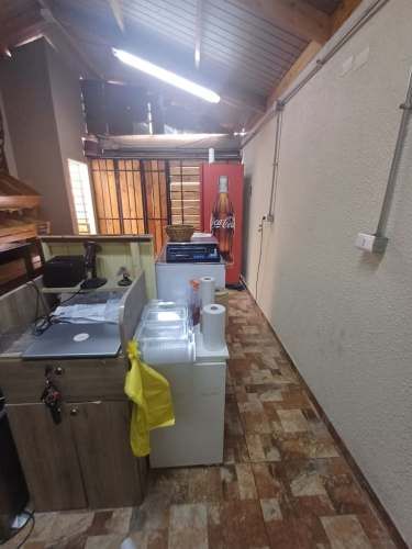 Se vende hermosa y amplia casa sector Costa Laguna