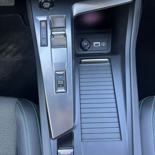 Peugeot 308 Allure Puretech - Año 2022