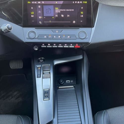 Peugeot 308 Allure Puretech - Año 2022