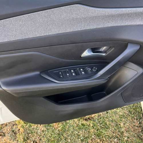 Peugeot 308 Allure Puretech - Año 2022