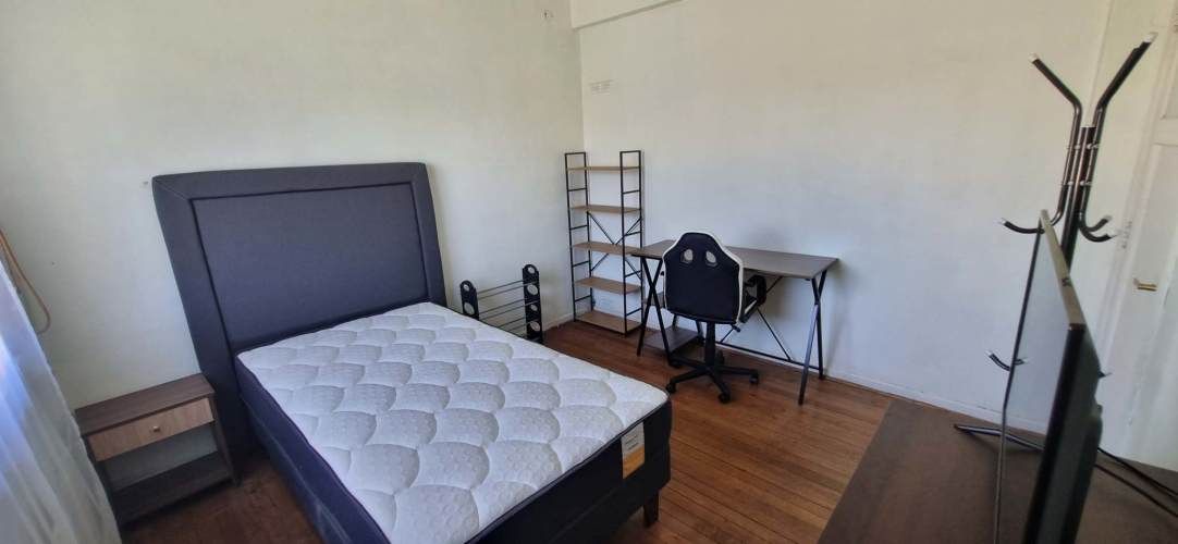 Amplia pieza individual (solo estudiante hombre pregrado) de 10,24 M2 amoblada a dos cuadras de Udec