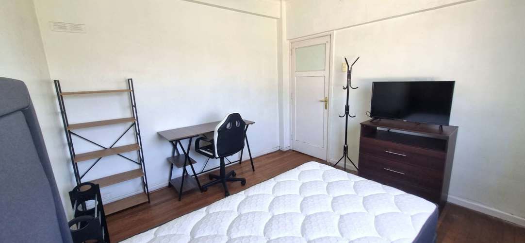 Amplia pieza individual (solo estudiante hombre pregrado) de 10,24 M2 amoblada a dos cuadras de Udec
