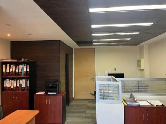 VENTA DE OFICINA / 2 ESTACIONAMIENTOS / 1 BODEGA