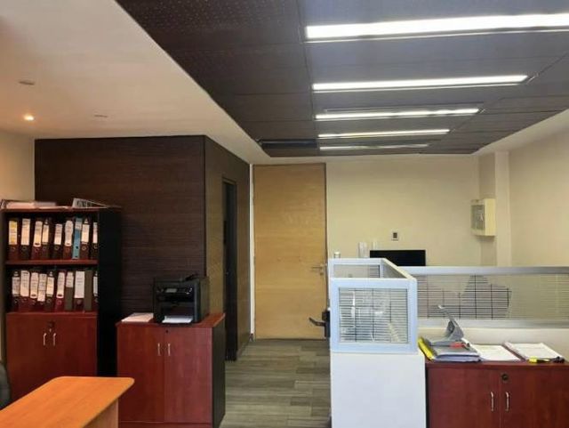 VENTA DE OFICINA / 2 ESTACIONAMIENTOS / 1 BODEGA