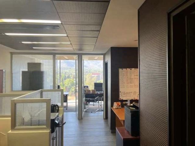 VENTA DE OFICINA / 2 ESTACIONAMIENTOS / 1 BODEGA