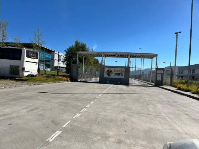 Arriendo bodega de 484 m2 en Parque Industrial, Pudahuel.
