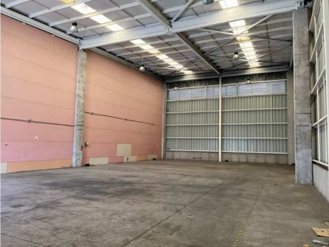 Arriendo bodega de 484 m2 en Parque Industrial, Pudahuel.