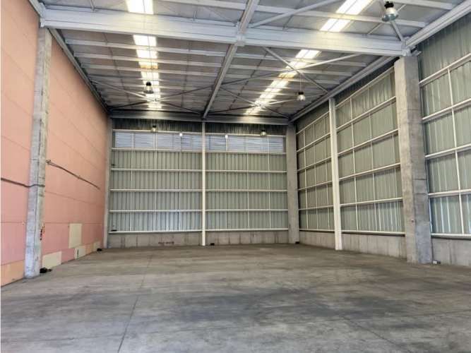 Arriendo bodega de 484 m2 en Parque Industrial, Pudahuel.