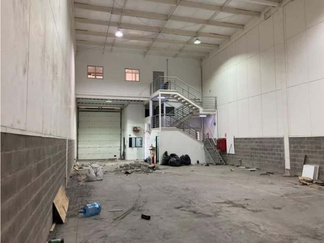 Arriendo bodega c/of de 365 m2 en WC Radial Nor-Oriente.