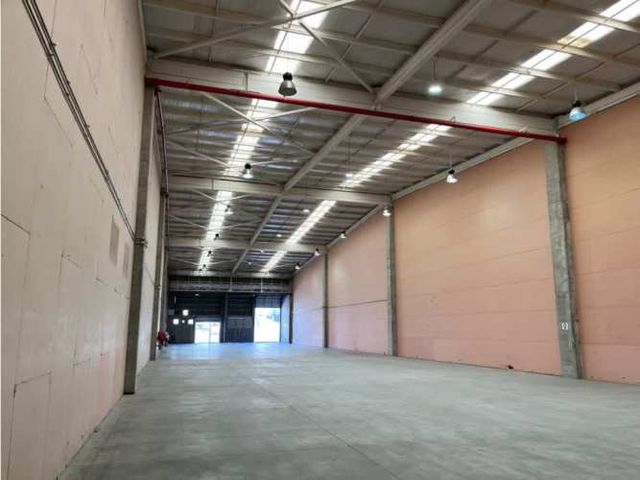 Arriendo bodega de 999 m2 en Parque Industrial, Pudahuel.